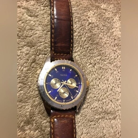 VINTAGE NAUTICA MENS TWO TONE WATCH DAY/DATE - Picture 2 of 3
